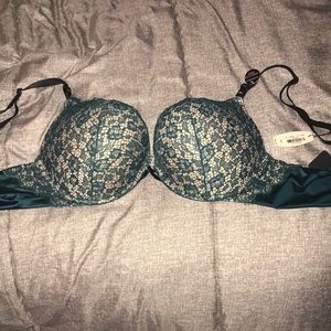 Victoria’s Secret bombshell bra